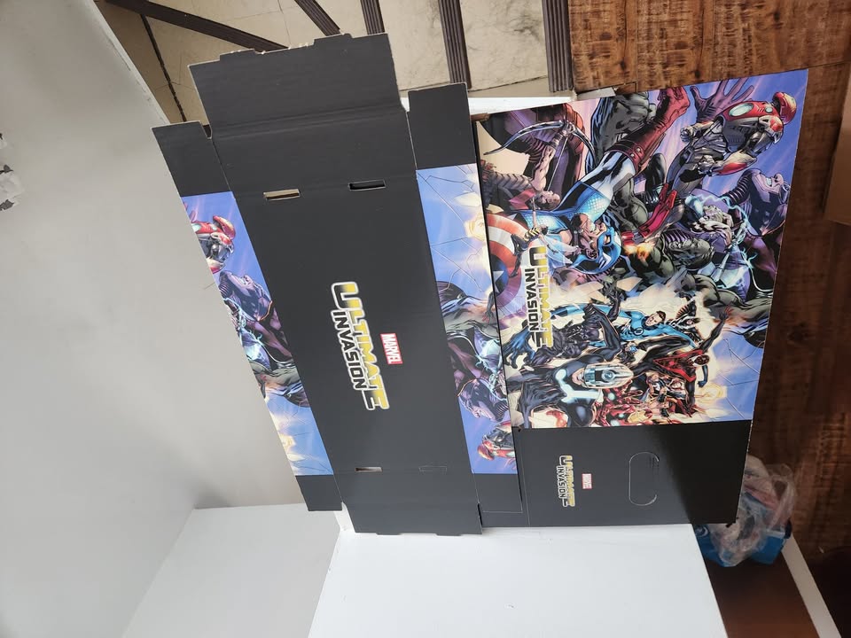 Ultimate Invasion Short Comic Box