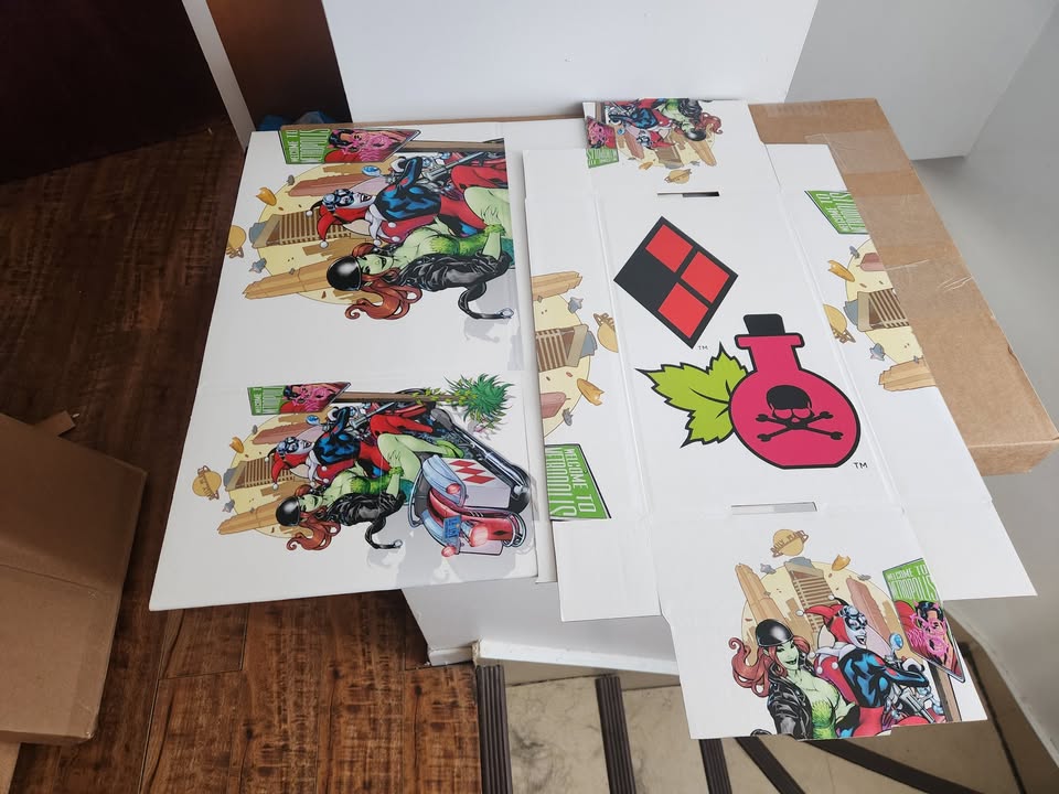 Harley Quinn & Poison Ivy Short comic box